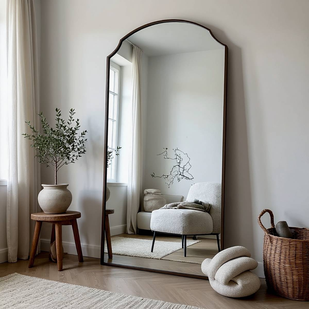 Noir Classique – Arched Statement Floor Mirror